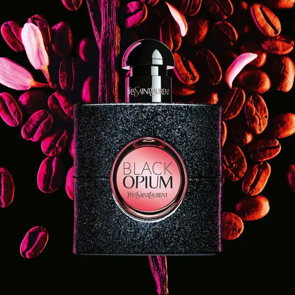 Los perfumes que toda mujer desearía recibir como regalo - Black Opium Yves Saint Laurent