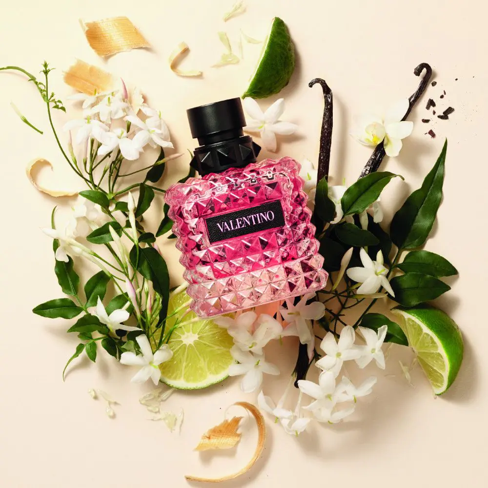 Los perfumes que toda mujer desearía recibir como regalo - Valentino