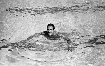 Momentos estelares en la piscina / Paul Newman en 1959