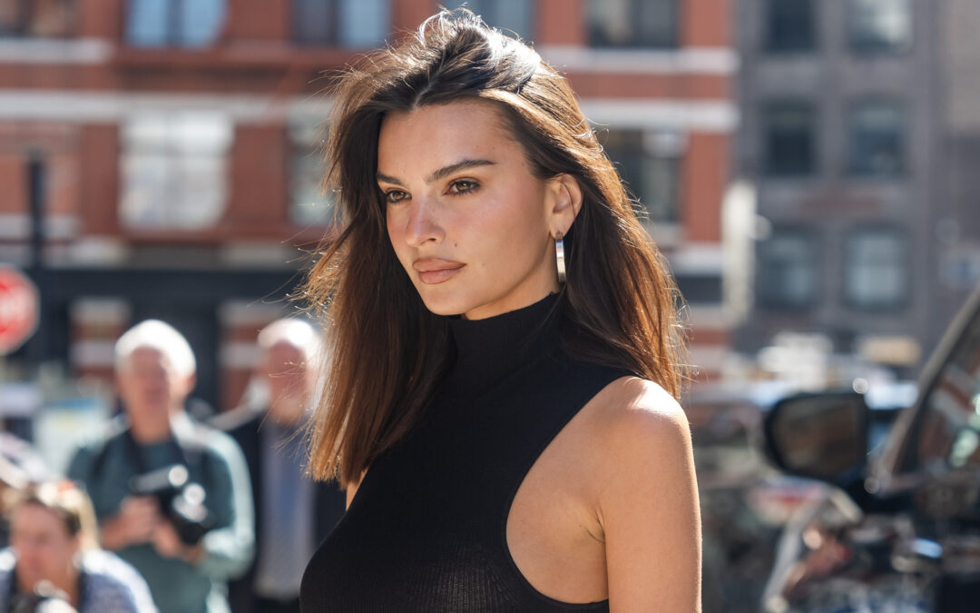 La falda del otoño: una propuesta de Emily Ratajkowski