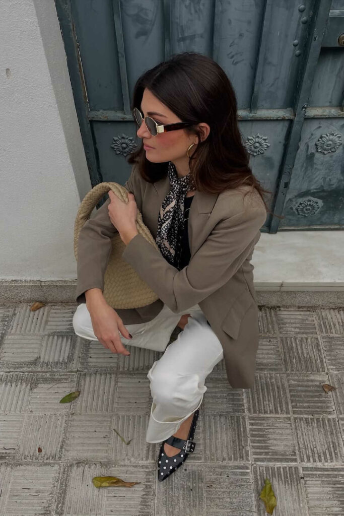 Cómo combinar vaqueros blancos para un look impecable este verano - Acampanados